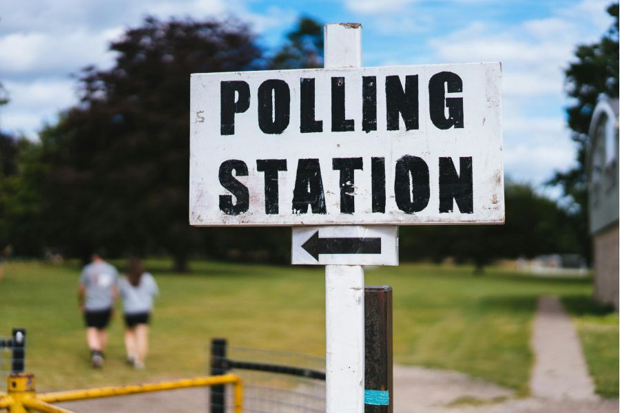 polling station sign, outdoors
