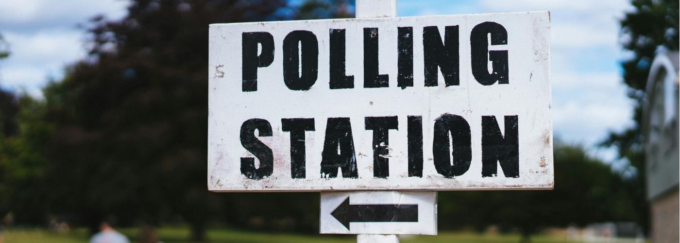 polling station sign, outdoors